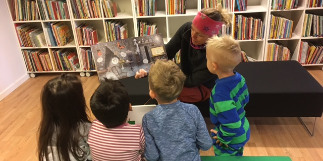 Bilde/illustrasjon om Askvoll bibliotek