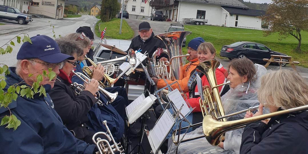 Bilde/illustrasjon for Askvoll musikklag øving